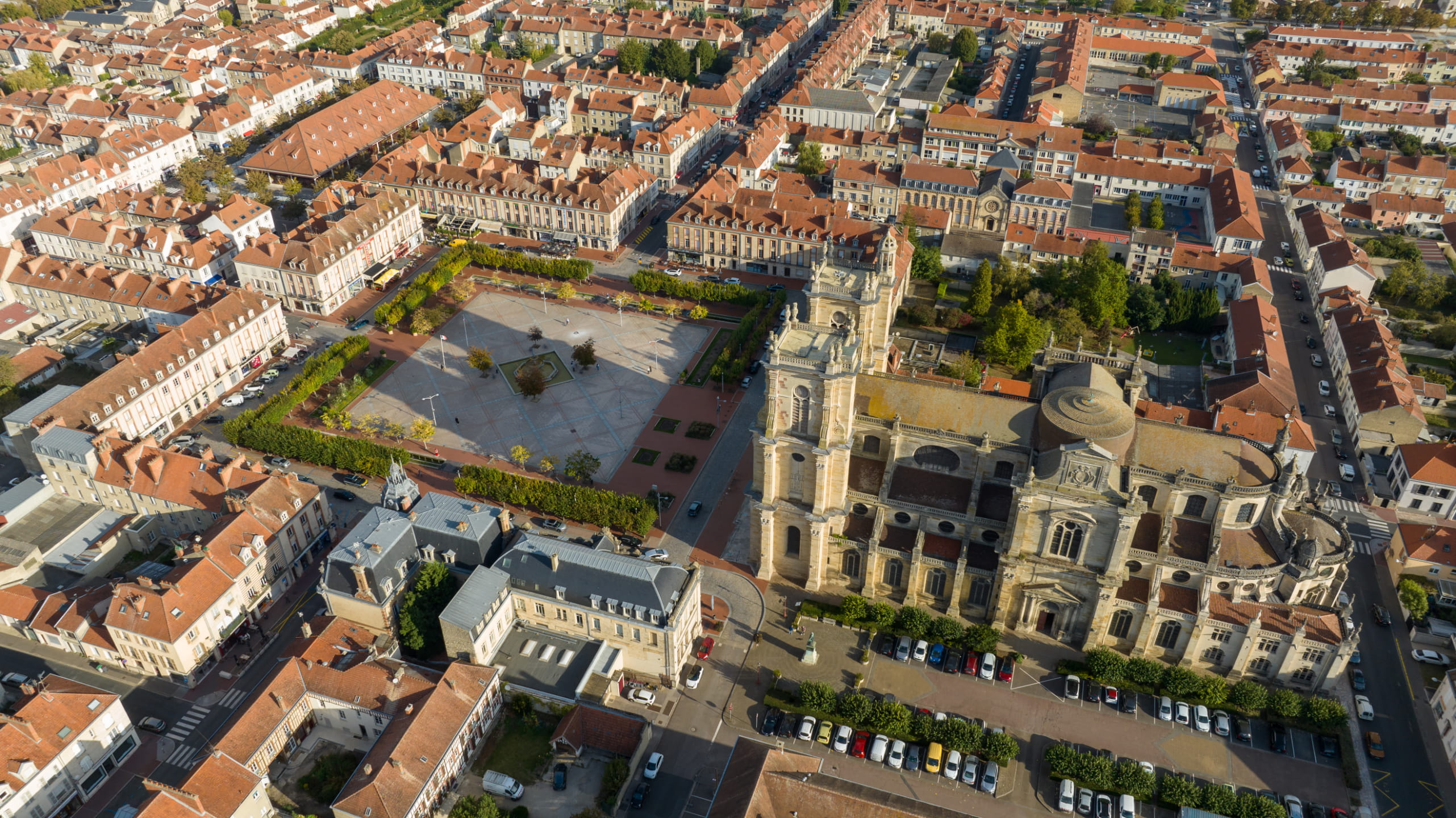 Vue aérienne Place d'Armes; 4Runners